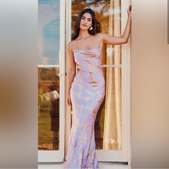 HOUSE OF CB 'Capriana'  Orchid Jacquard Satin Gown - Picture 4 of 12